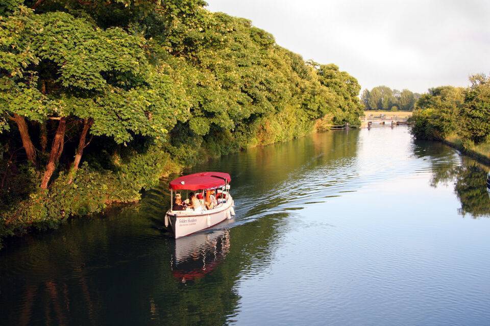 Afternoon Tea Sight Sightseeing River Cruise